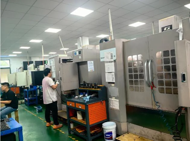 四轴 CNC 加工设备